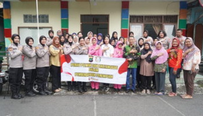 Polwan Polres Metro Jakarta Utara Gelar Kegiatan Pemberdayaan Kaum Perempuan di Kelurahan Kebon Bawang