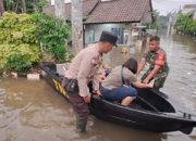 Siaga TNI-Polri – Mengevaluasi Warga Korban Banjir Pondok Gede