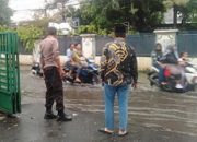 Pemantauan Debit Air oleh Bhabinkamtibmas Kelurahan Bintara