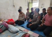 Sambangi dan Berbagi, Kapolsek Bekasi Barat Kunjungi Warga Sakit