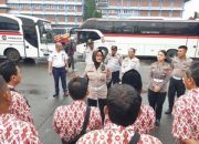 Polisi Sosialisasikan Pentingnya Ketertiban Lalu Lintas kepada Pengemudi Bus di Bekasi