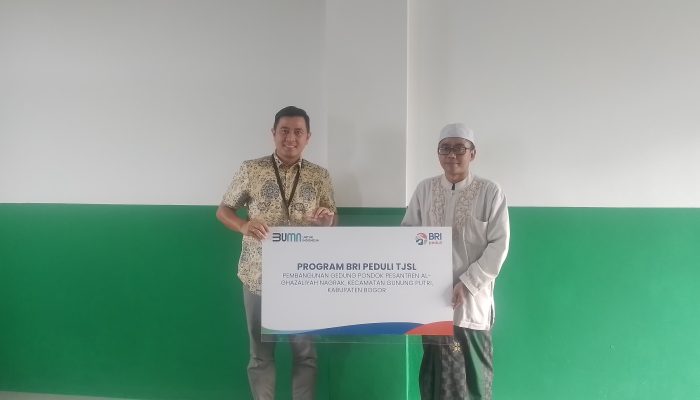 BRI Cabang Cibubur Salurkan 250 Juta untuk Tambah Ruang Kelas Pesantren di Bogor