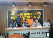 PENGUNGKAPAN KASUS ILEGAL AKSES MENTRANSMISIKAN INFORMASI  DAN DOKUMEN ELEKTRONIK TANPA HAK